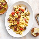 Penne con verdure e polpette al forno