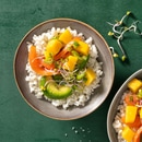 Poké-Bowl mit Rauchlachs und Sprossen