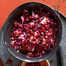 Insalata di cavolo rosso con melagrana e quinoa