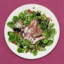 Brunnenkresse-Brombeer-Salat mit Rindstagliata