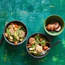 Salade avec saucisson et croûtons