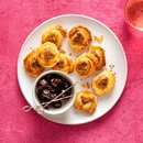 Petits feuilletés roulés au fenouil et à la saucisse