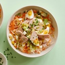 Salade de cervelas aux légumes et aux œufs