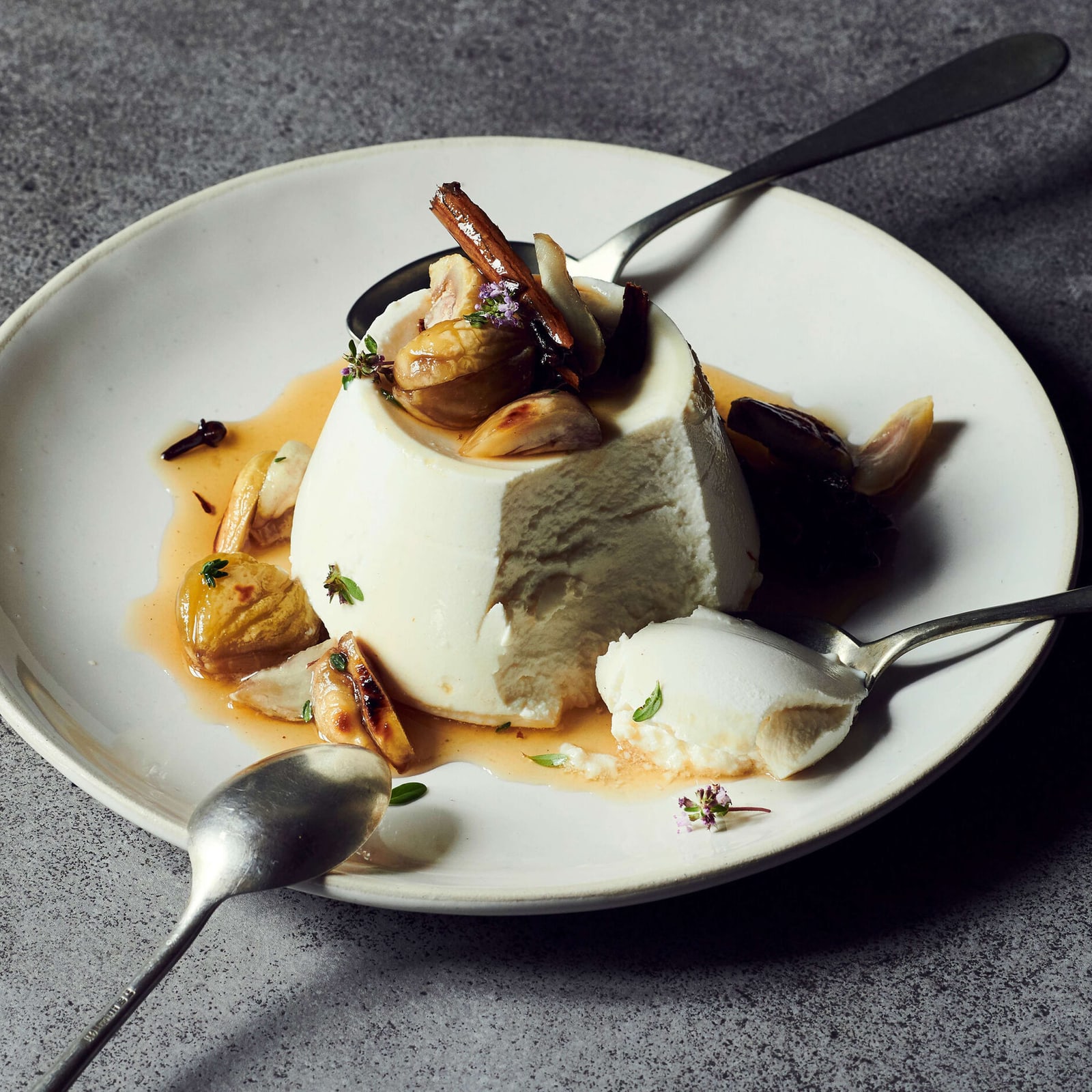 Quitten-Ricotta mit Schwarztee-Birnen | Rezept Quitten-Ricotta mit Schwarztee-Birnen | Rezept