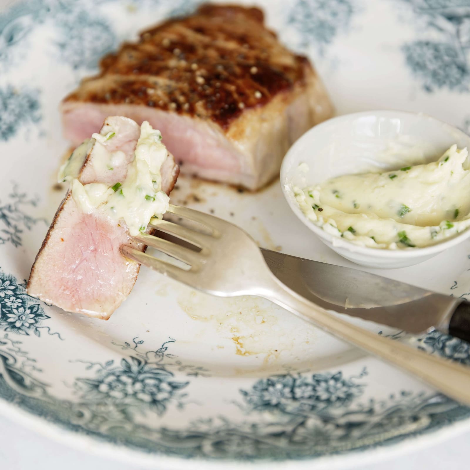 Entrecôte de sanglier avec beurre aux champignons Migusto