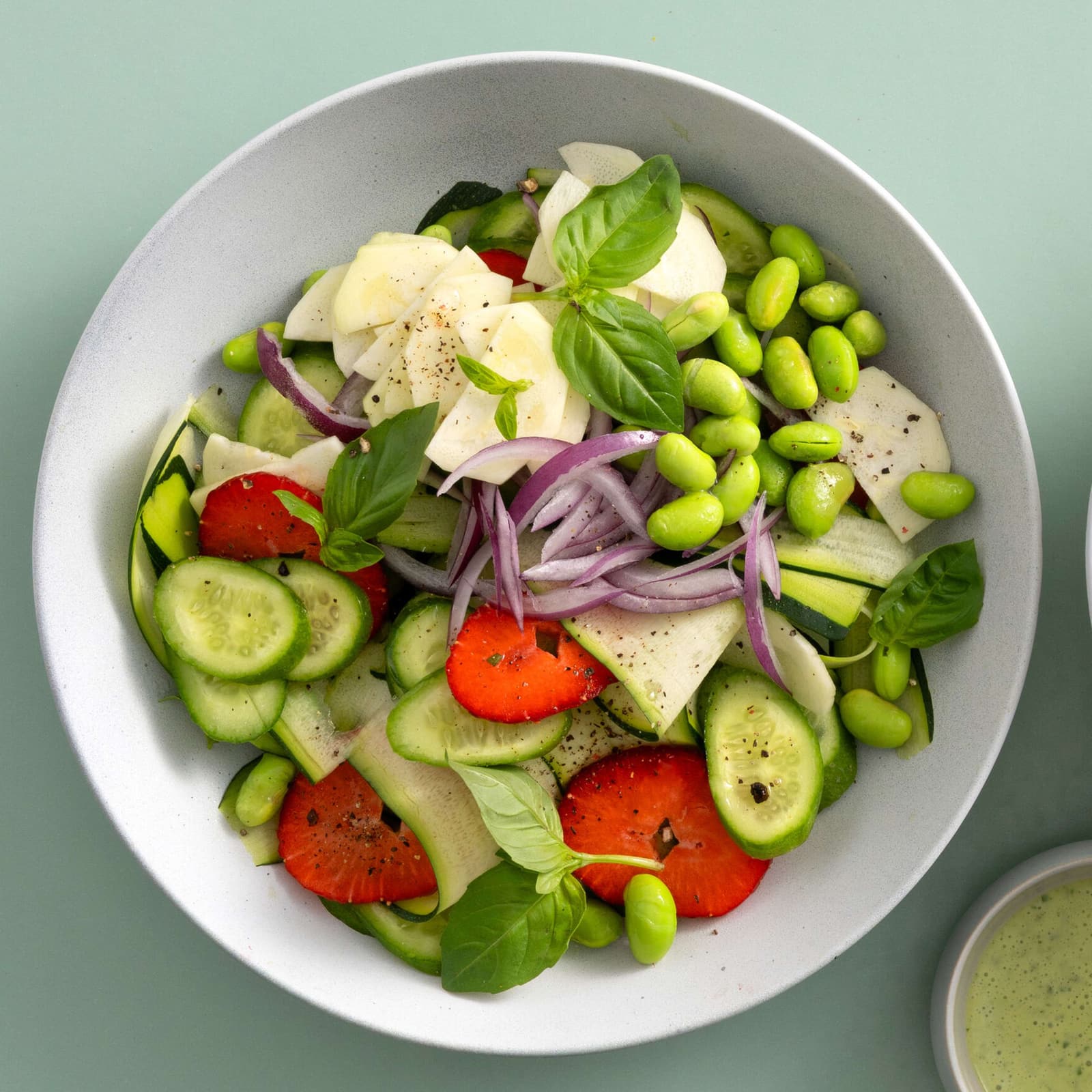 Fruchtig-pikanter Gurkensalat mit Wassermelonen | Rezept