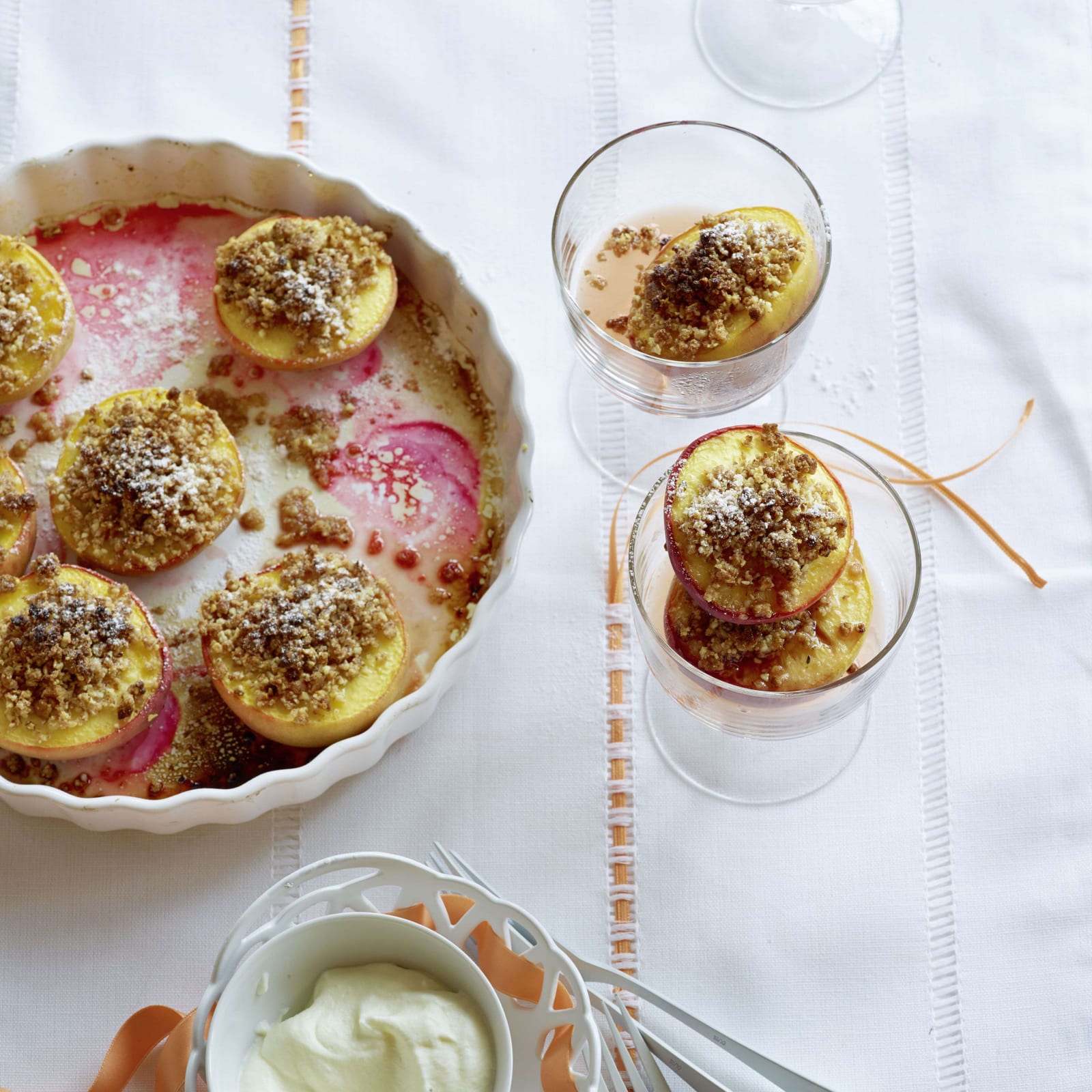 Pfirsich-Beeren-Salat mit Tiramisu | Migusto Pfirsich-Beeren-Salat mit Tiramisu | Migusto