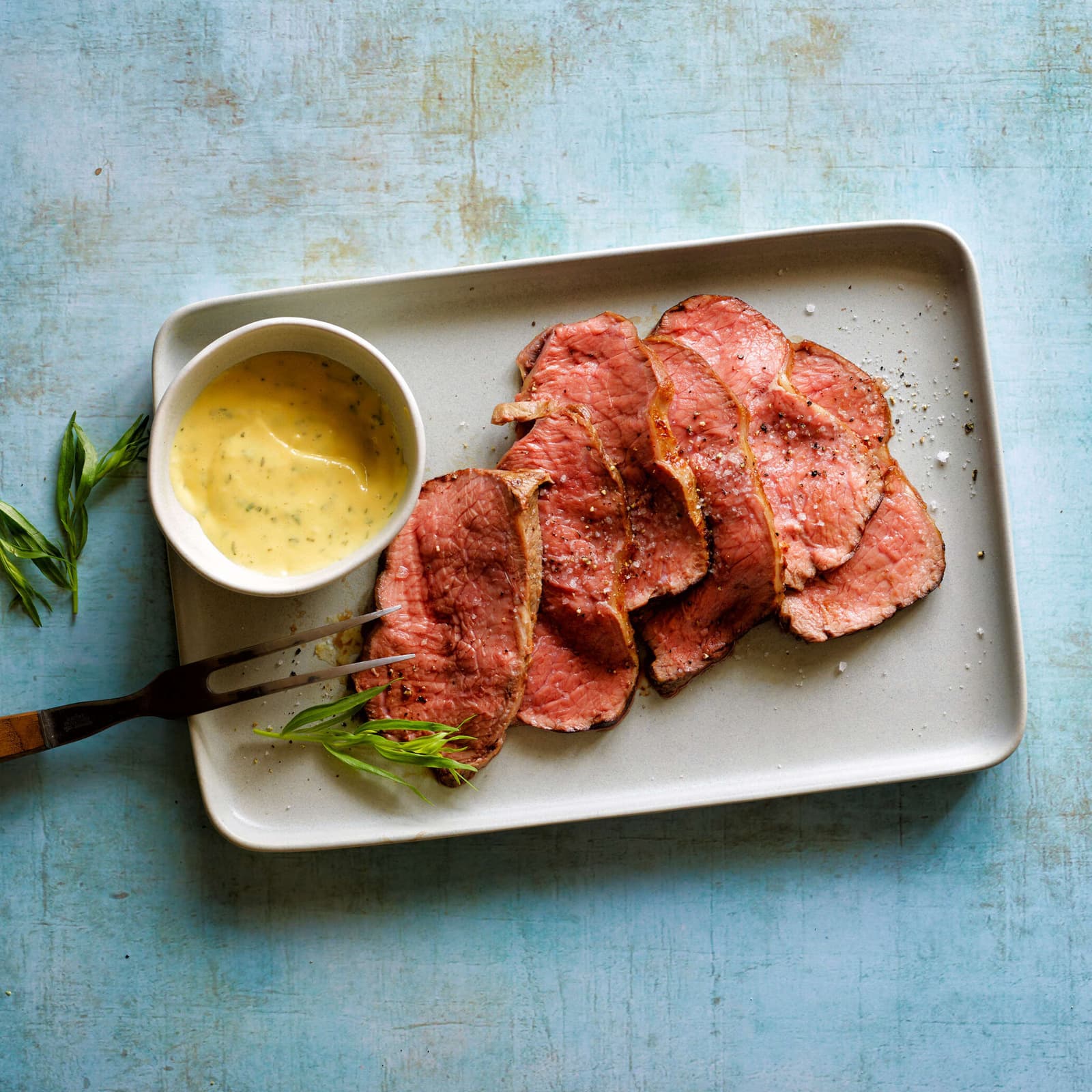 Rindsentrecôte mit Rotwein-Senf-Sauce | Migusto