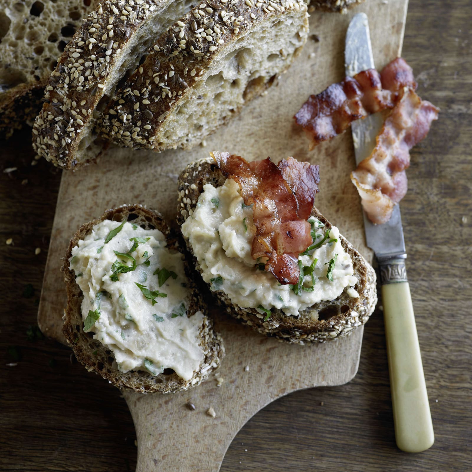 Toastfinger mit Pflaumen und Speck | Rezept