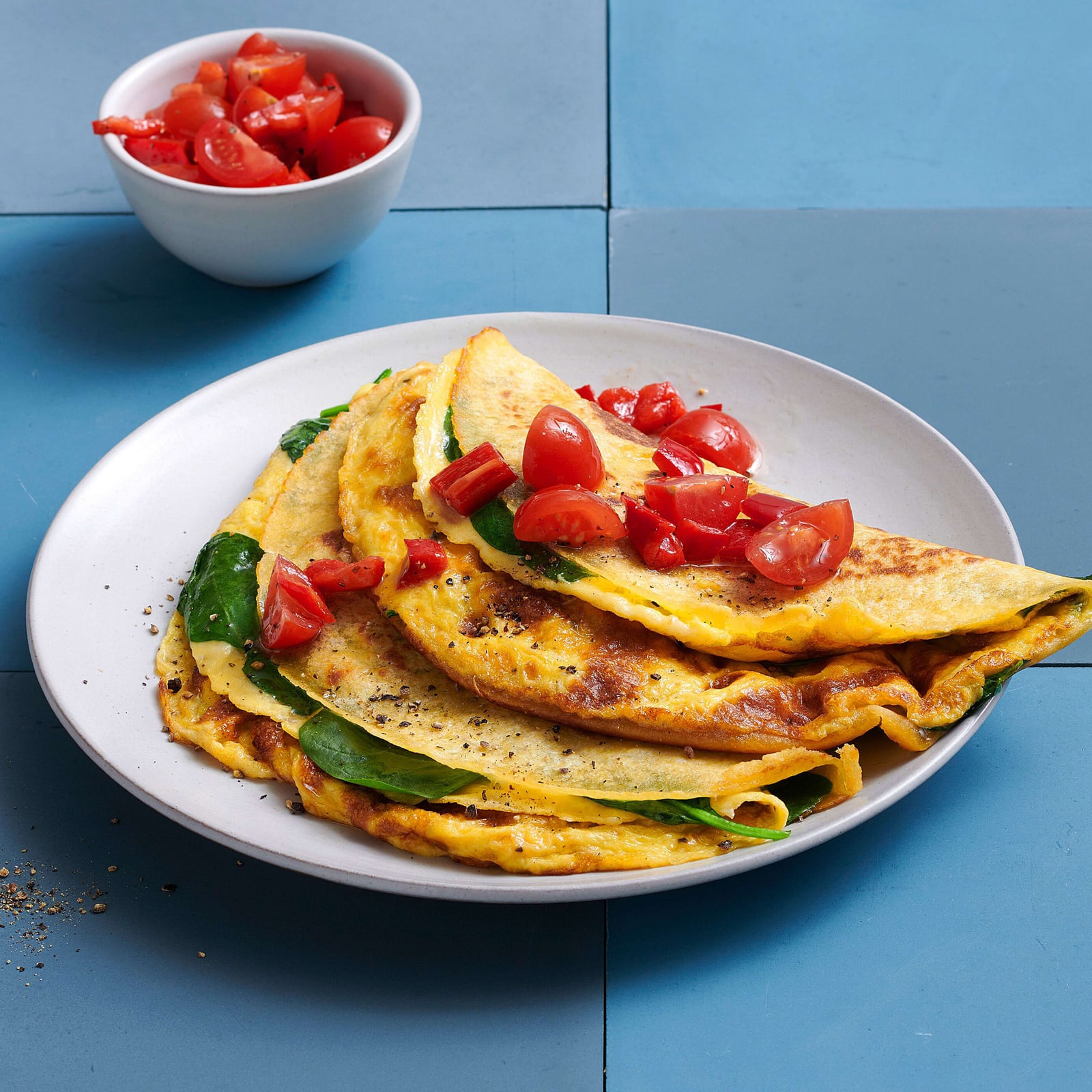 Spargel-Frühlingszwiebel-Omelette mit Pilzen | Migusto