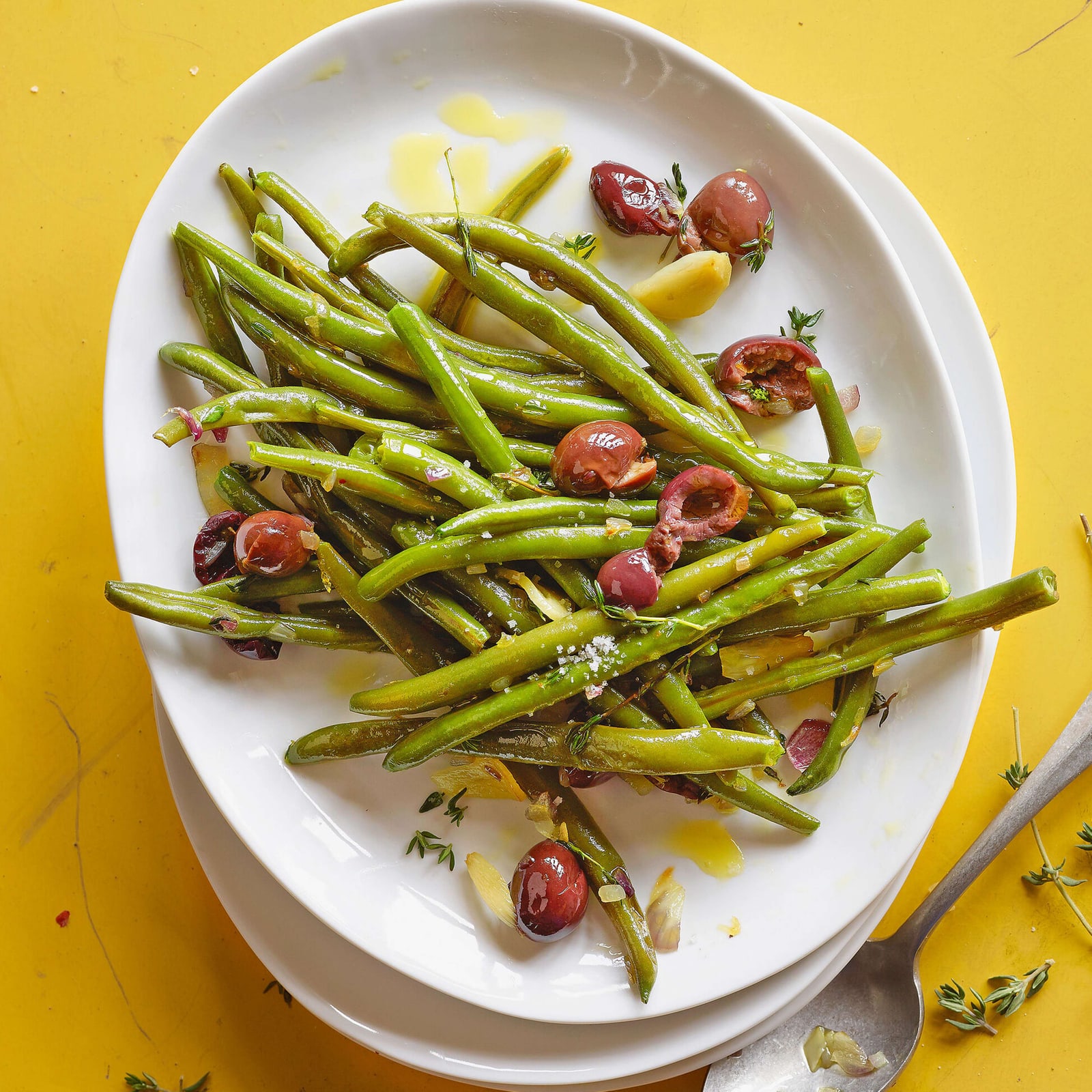Grüne Bohnen mit Zwiebeln und Zitrone | Rezept