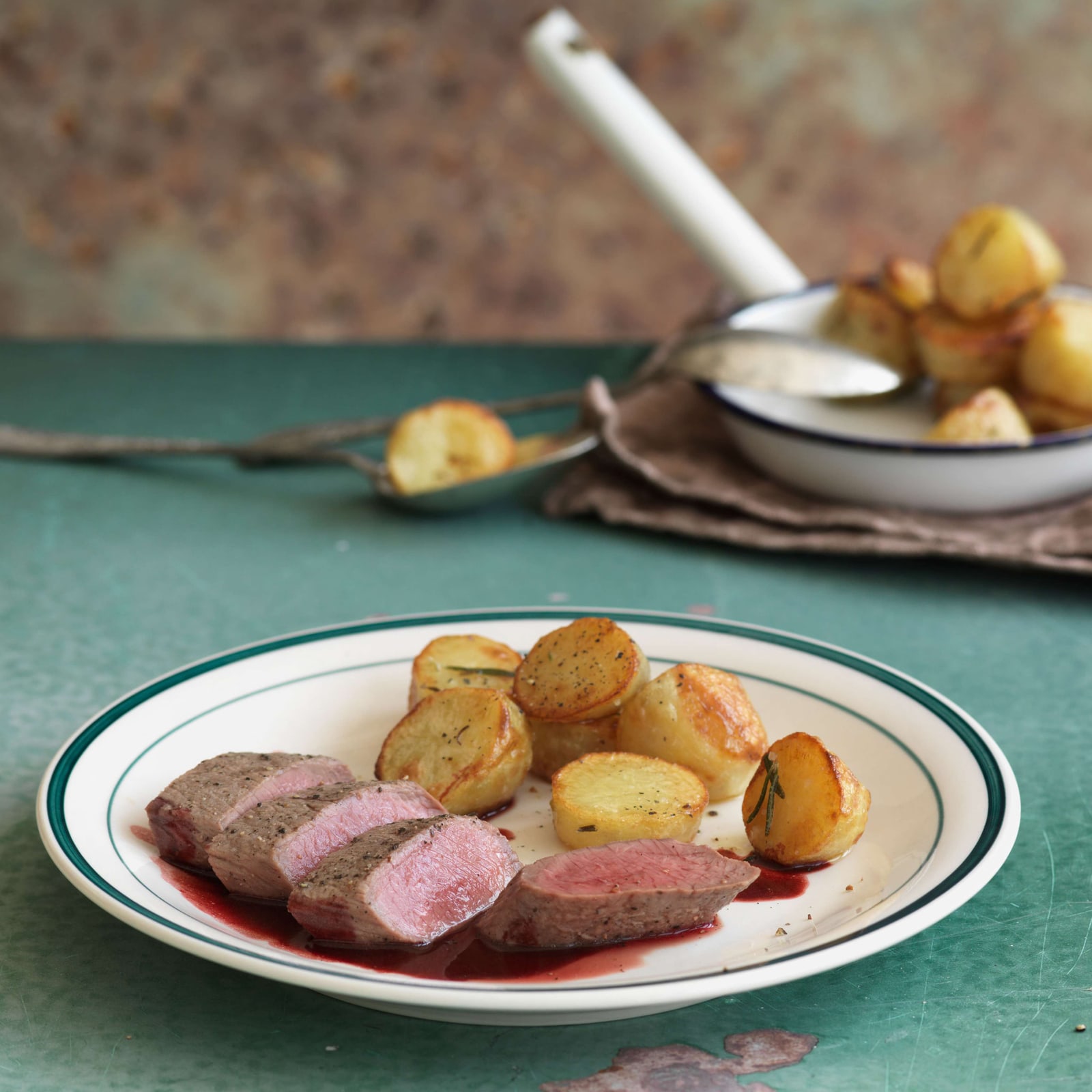 Kaninchen mit Speck und Pilzen | Rezept