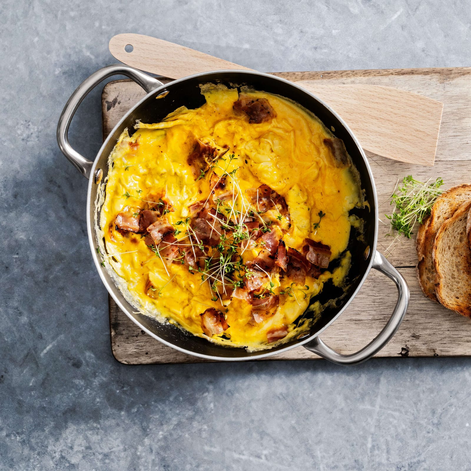 Omelette mit Kräutern und Schinken | Migusto