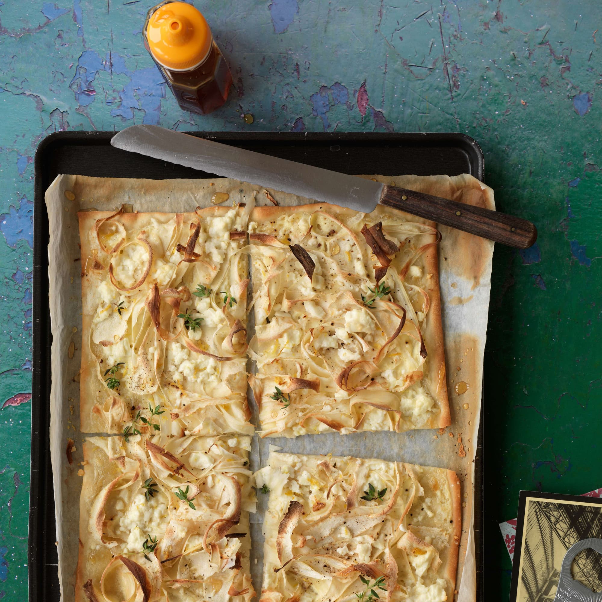 Süsser Flammkuchen mit Apfel und Mandeln | Rezept