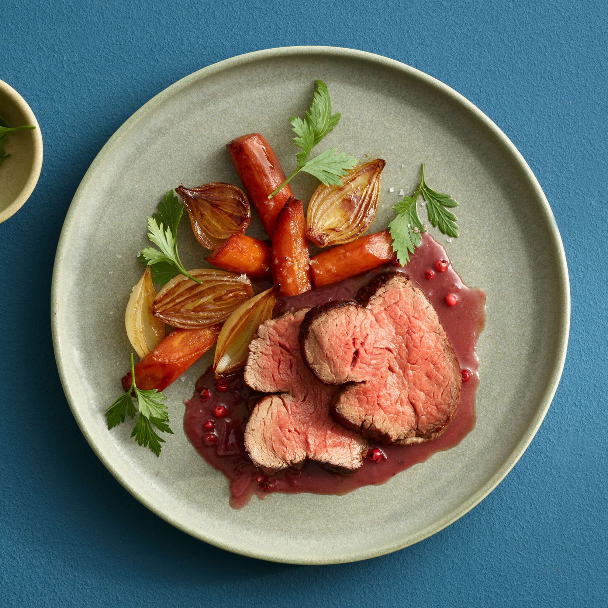 Kalbskotelett mit Cranberry-Butter | Rezept Kalbskotelett mit Cranberry-Butter | Rezept