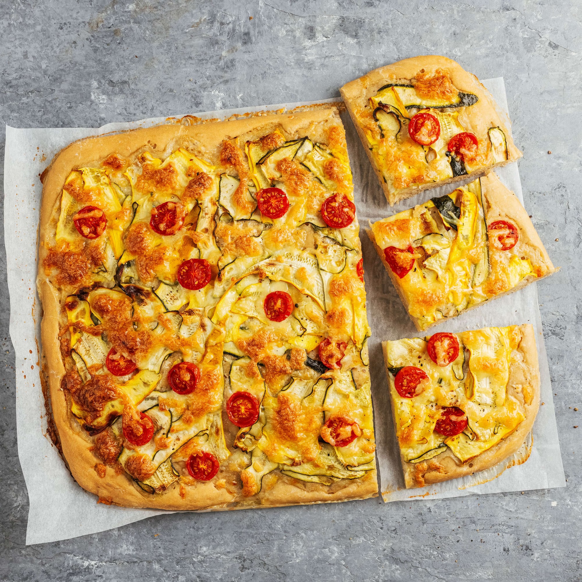 Gemüsepizza mit Cherrytomaten | Rezept