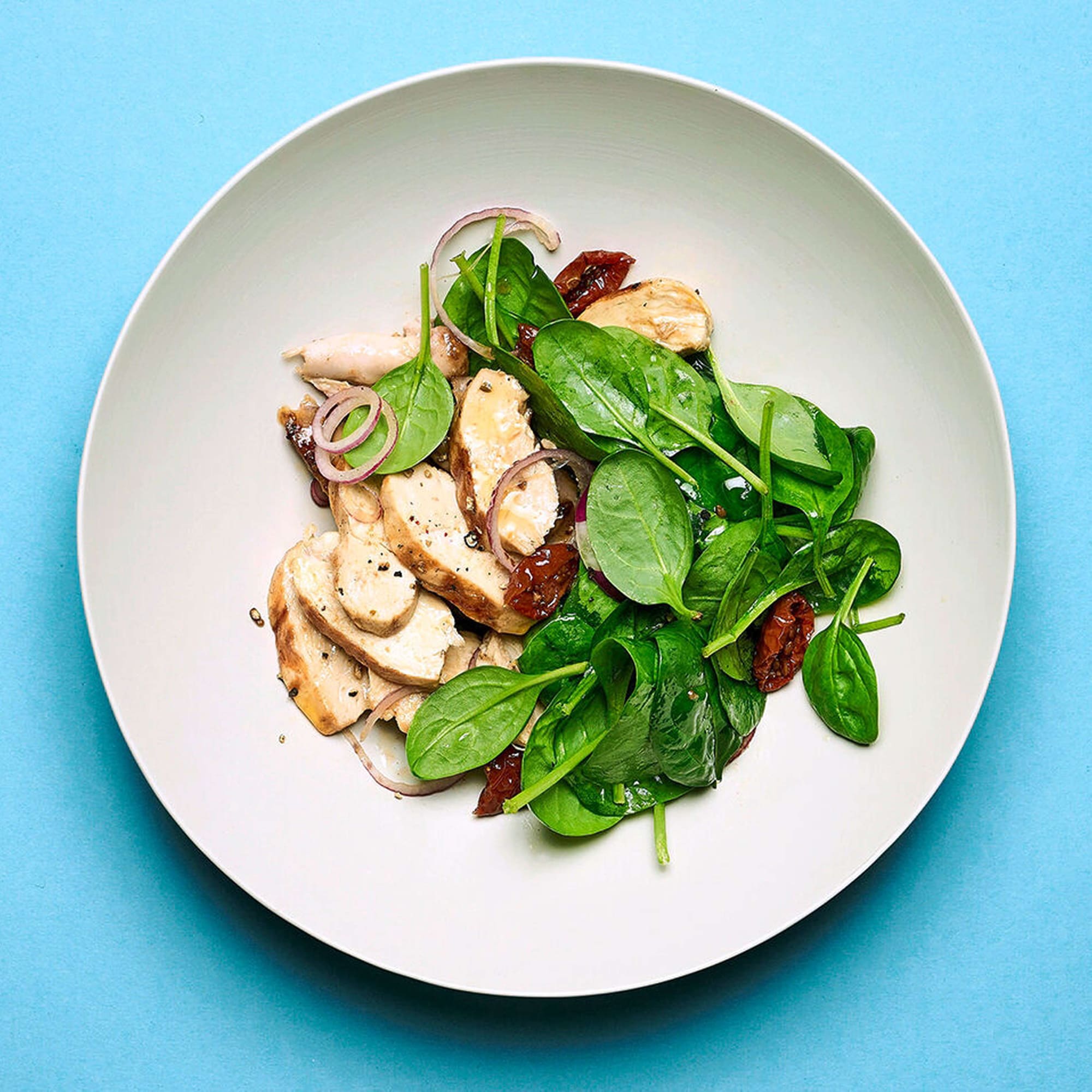 Pouletbrüstchen mit Apfel-Nüsslisalat | Rezept