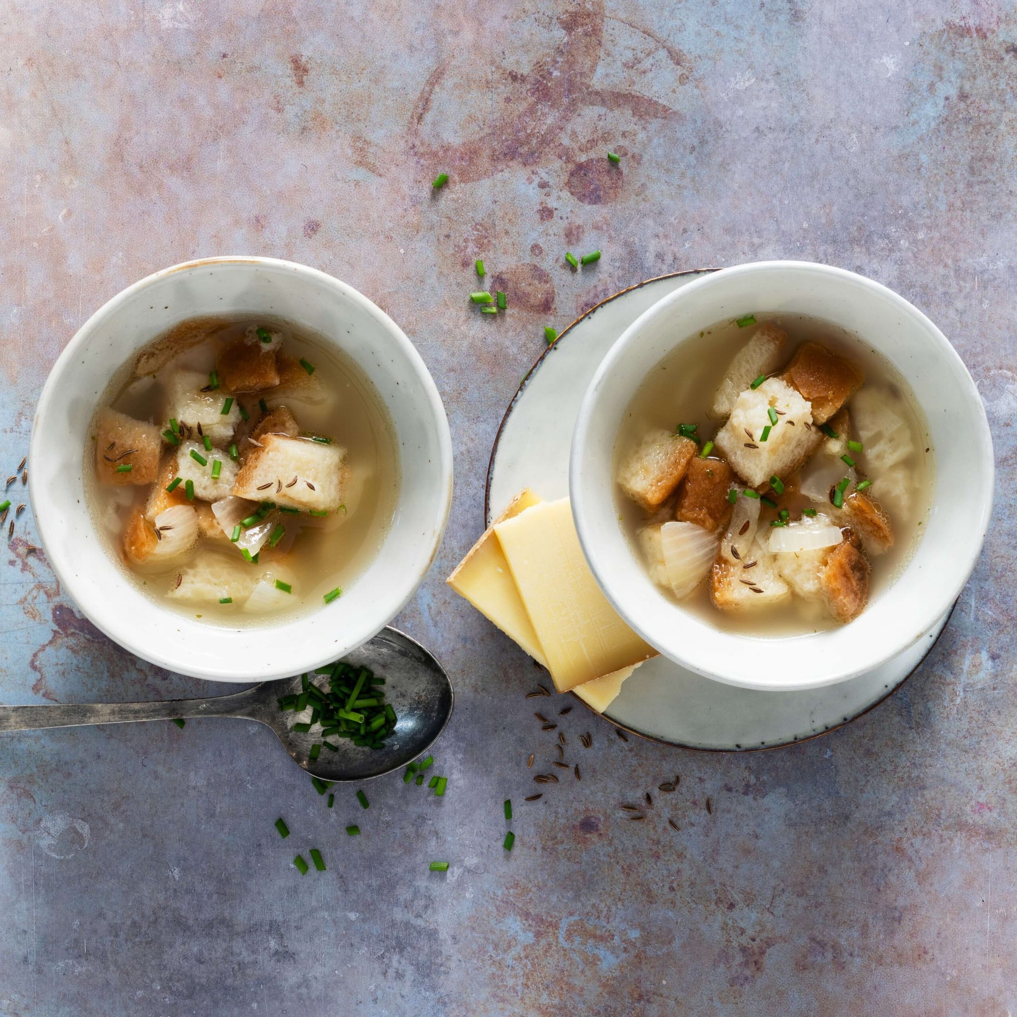Linsensuppe mit Kräuterjoghurt | Migusto