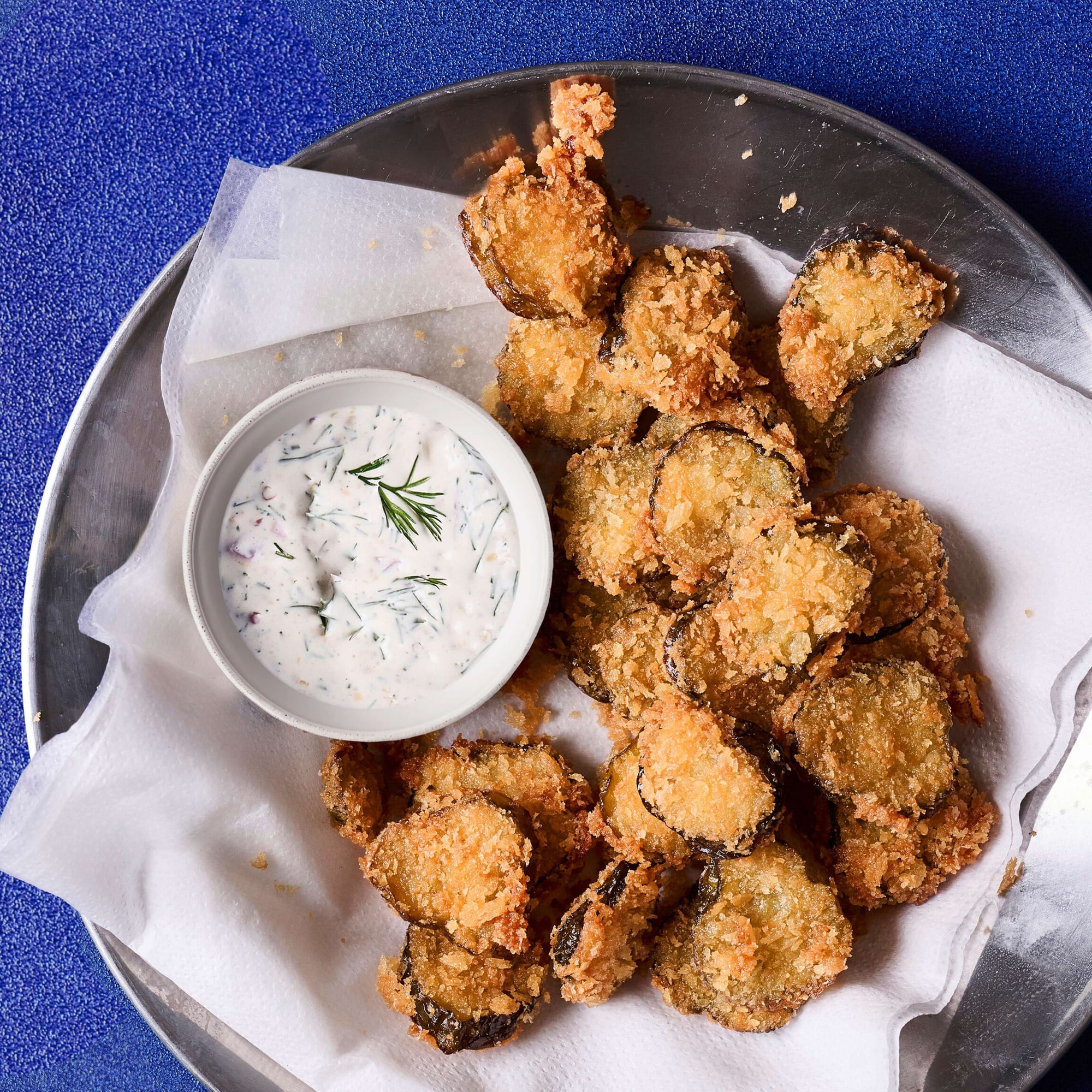 Käsebällchen mit Tomaten-Dattel-Chutney | Rezept
