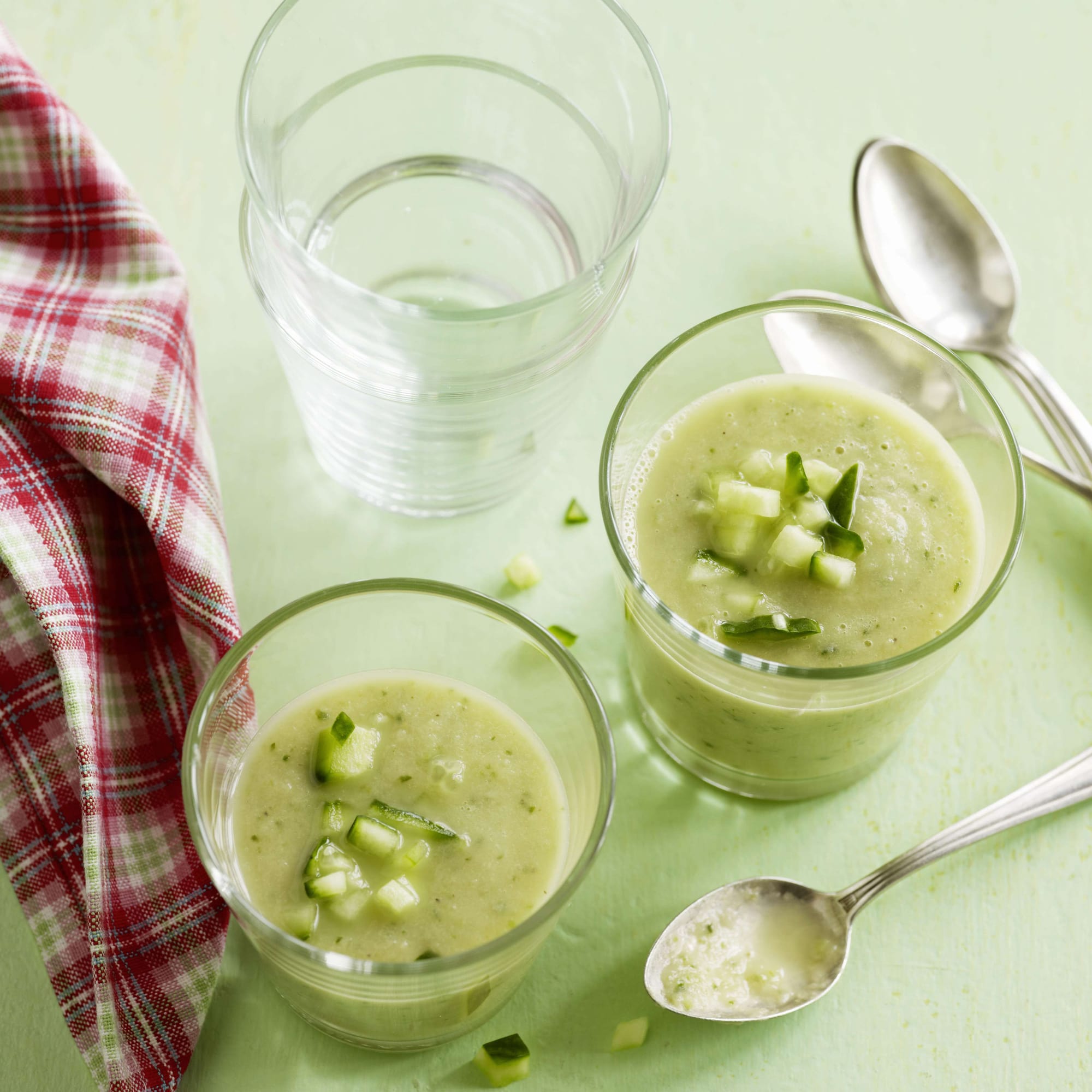 Kaltes Gurkensüppchen | Rezept