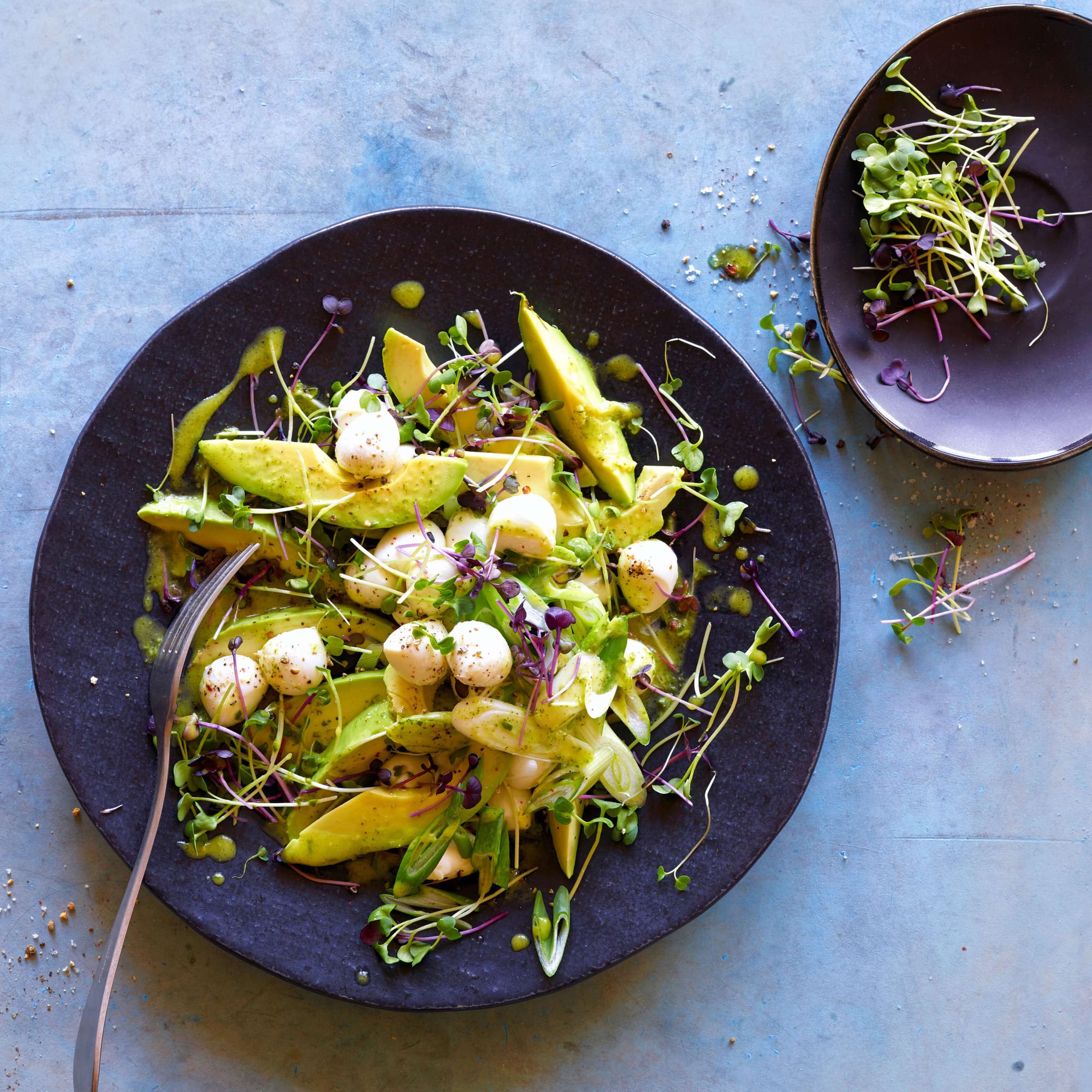 Mango-Mozzarella-Salat mit Erdnüssen und Frühlingszwiebeln | Migusto