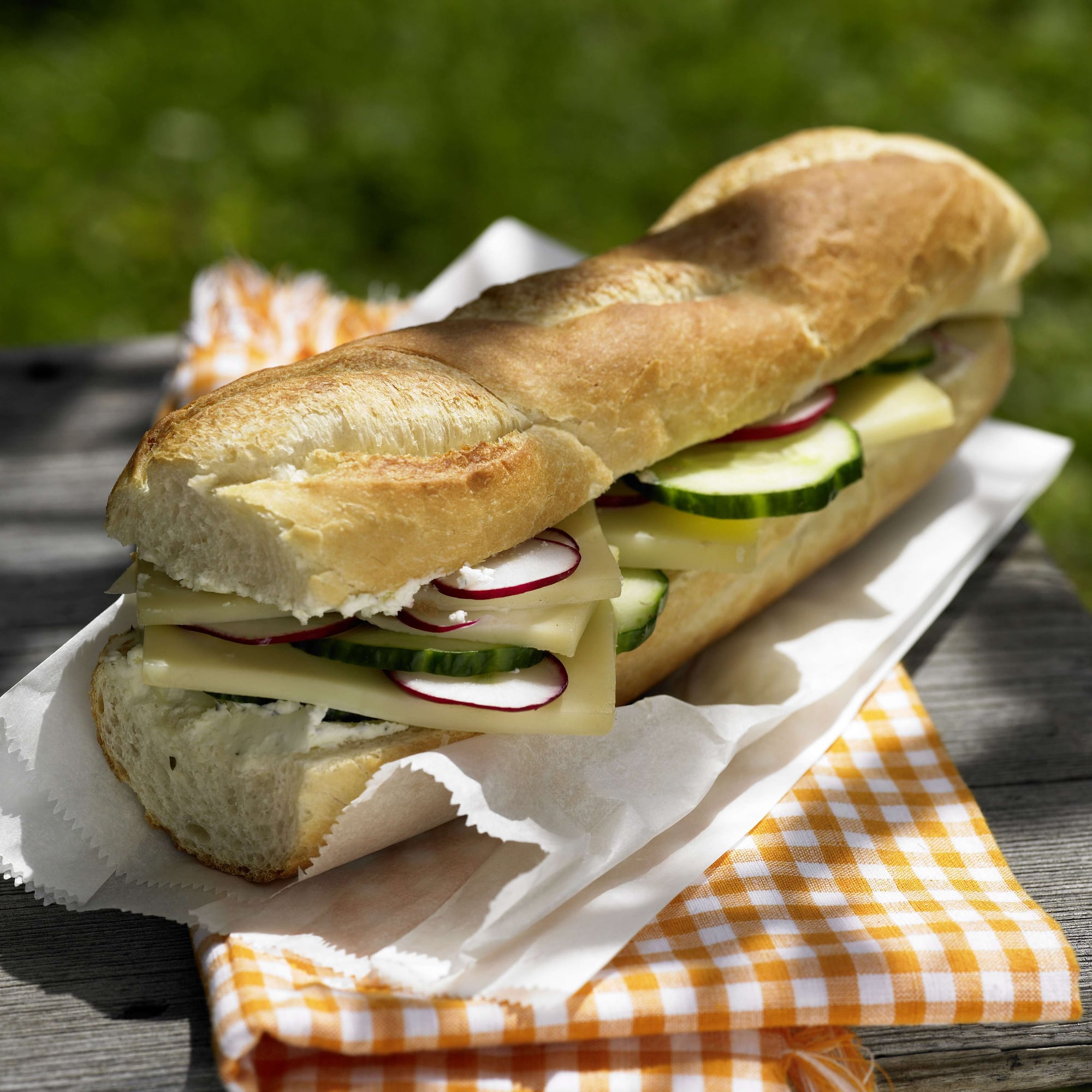 Bagel con crauti e salmone | Ricetta Bagel con crauti e salmone | Ricetta