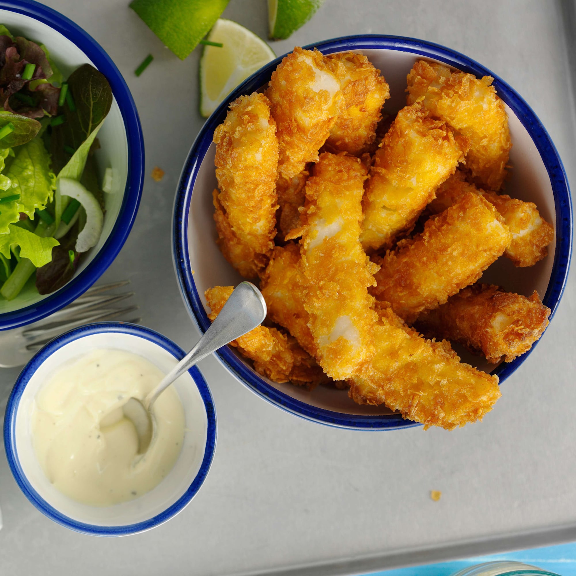 Kalmarringe mit Pimientos und Koriander-Limetten-Mayonnaise | Migusto
