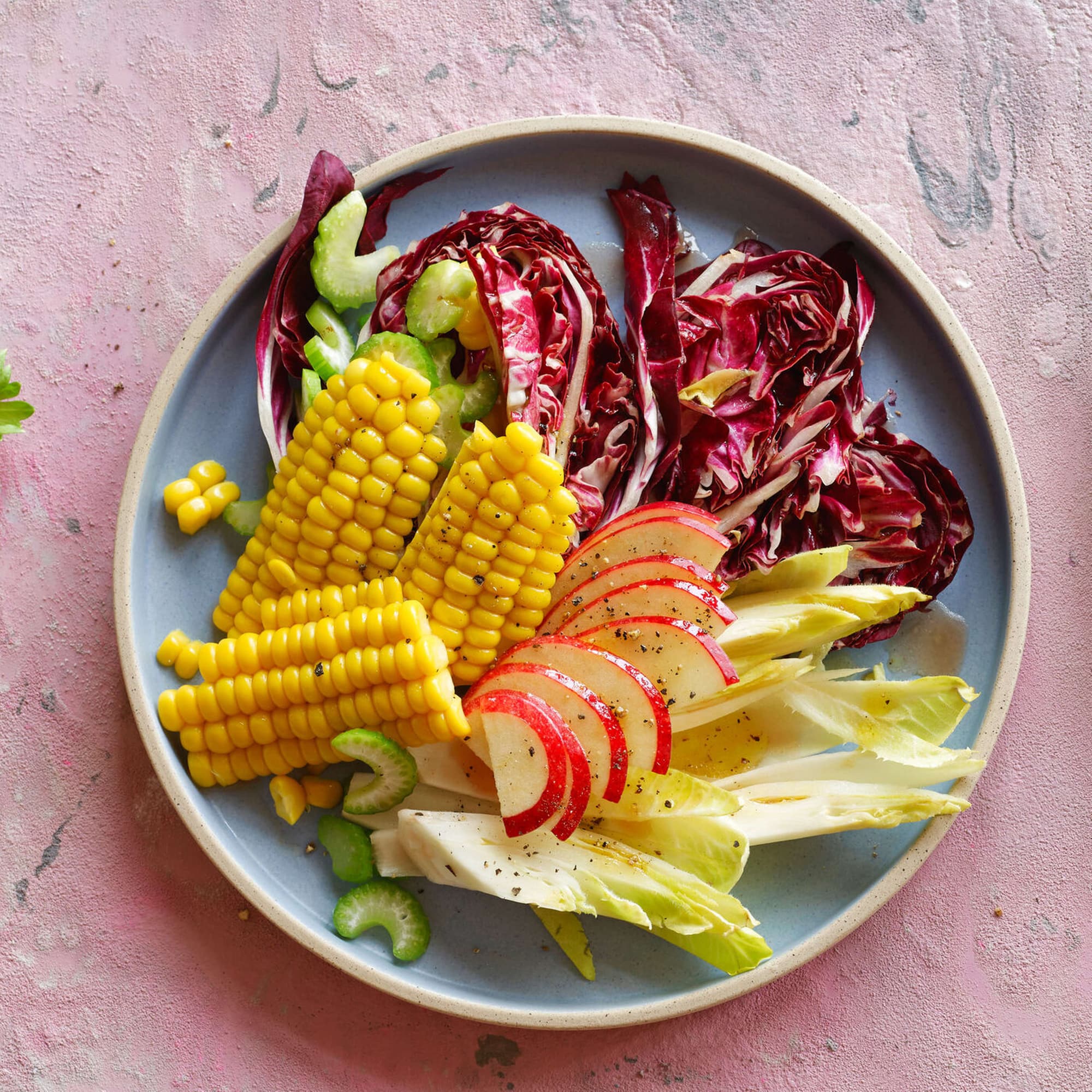 Chicoréesalat mit Safran-Apfel-Vinaigrette | Rezept