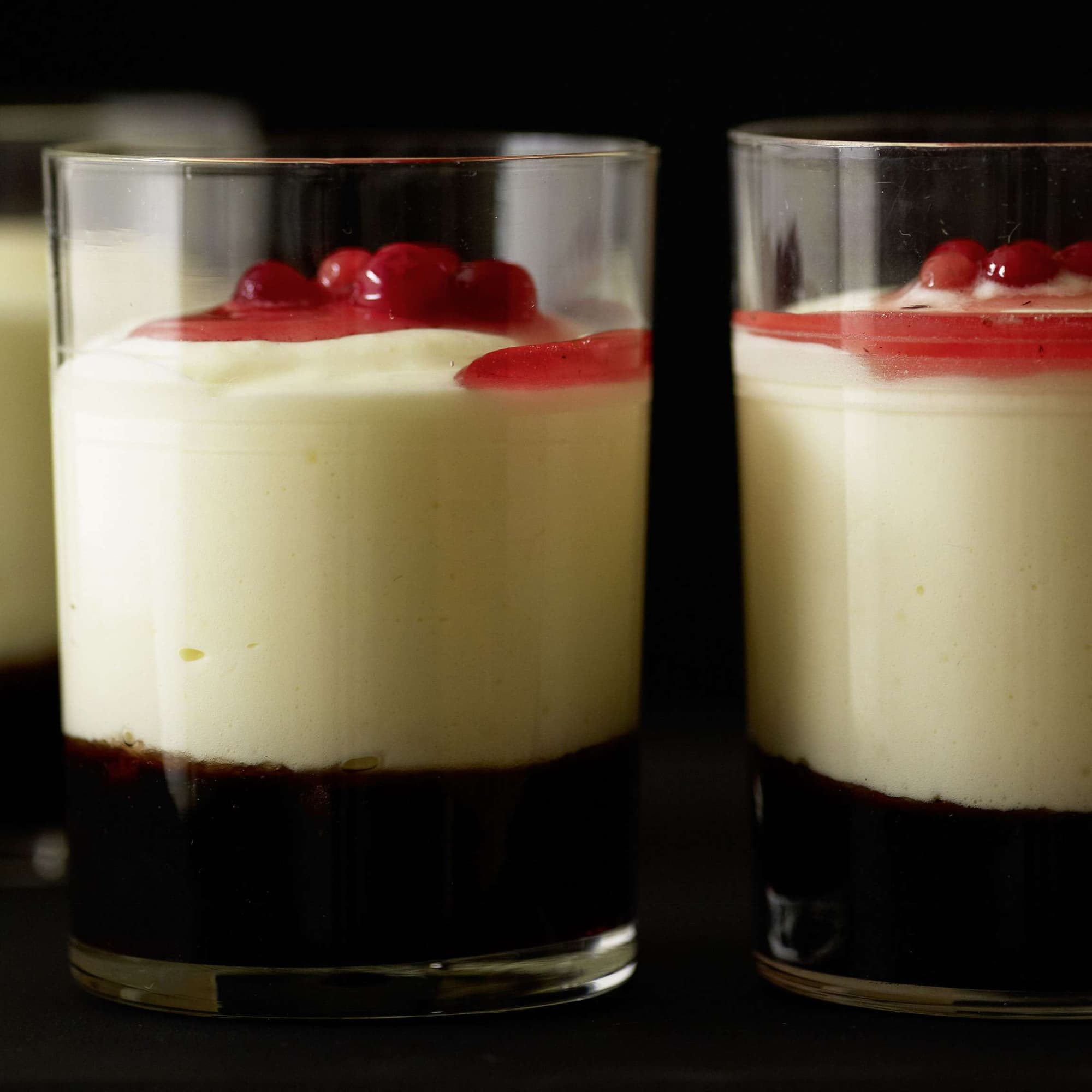 Mohn-Quark-Mousse mit Portweinfeigen | Migusto