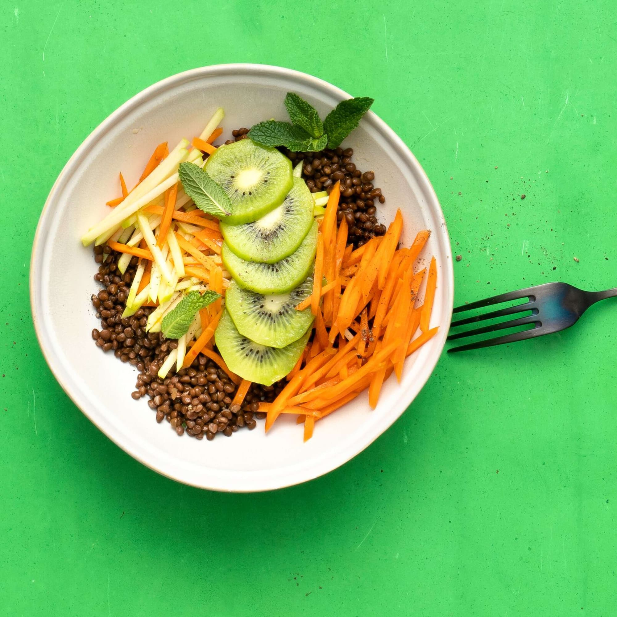 Salade de doucette et de chicorée avec pomme et lentilles | Recette