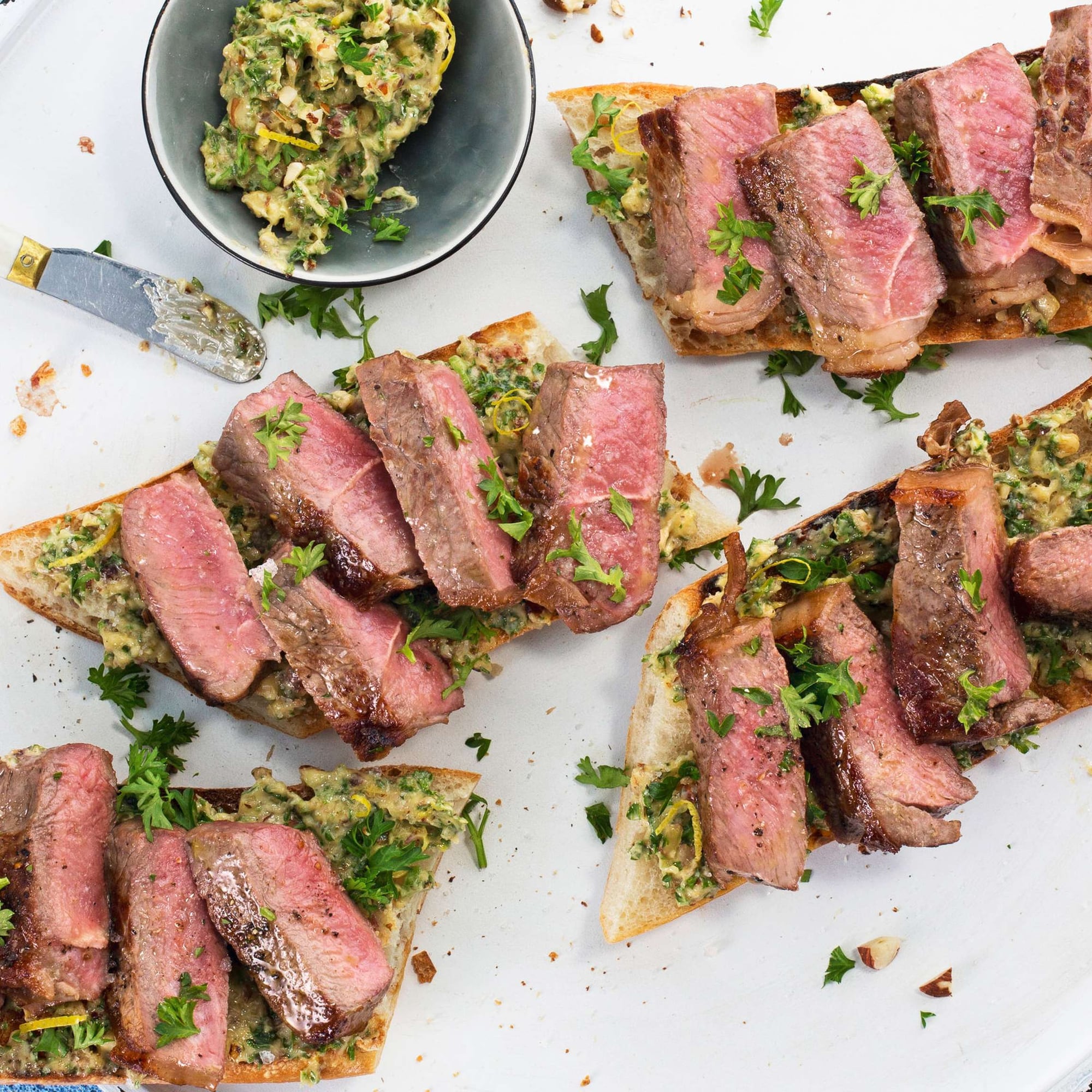 Entrecôte mit Petersilie-Nuss-Gremolata | Migusto