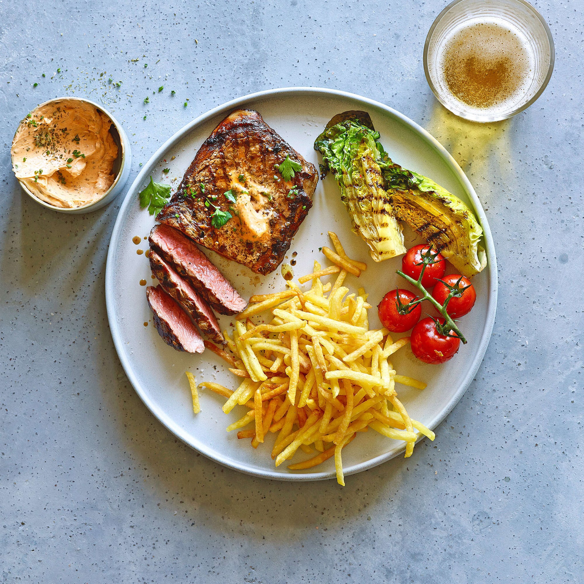 Entrecôte und Auberginen-Tomaten-Salat vom Grill | Migusto