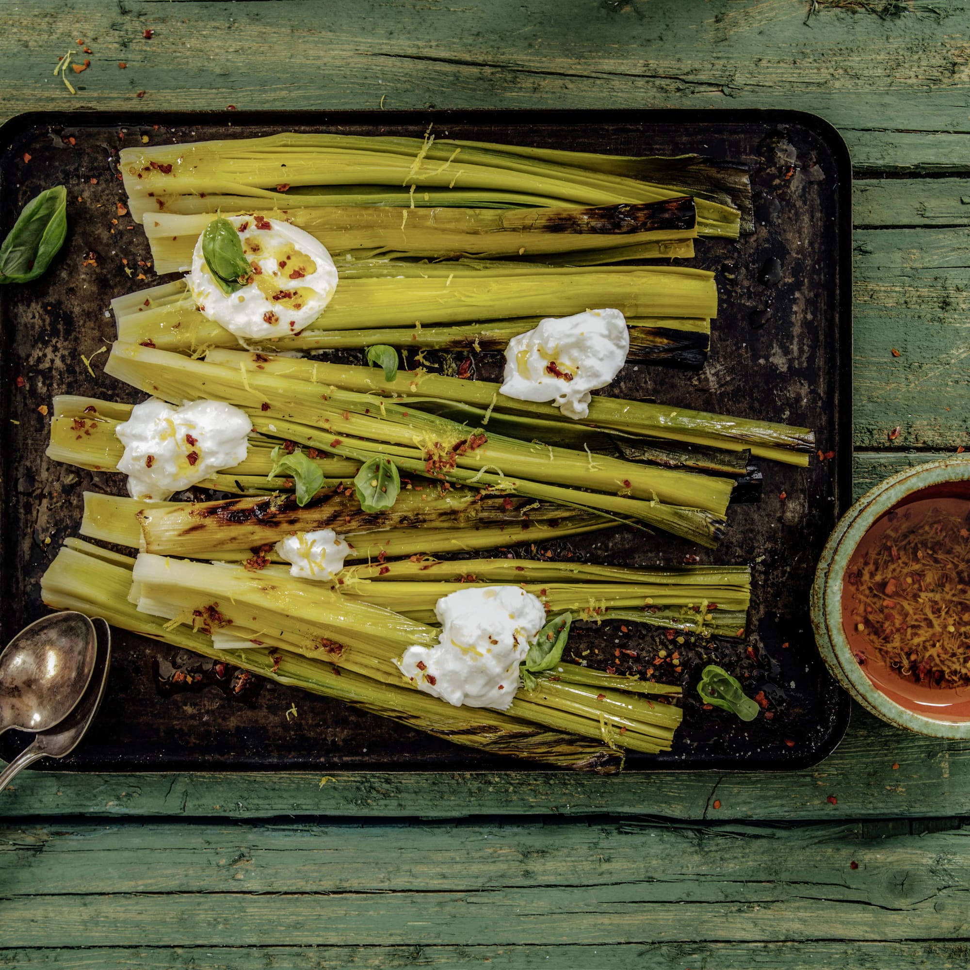Karotten-Lauch-Gemüse mit Nuss-Sauce | Rezept