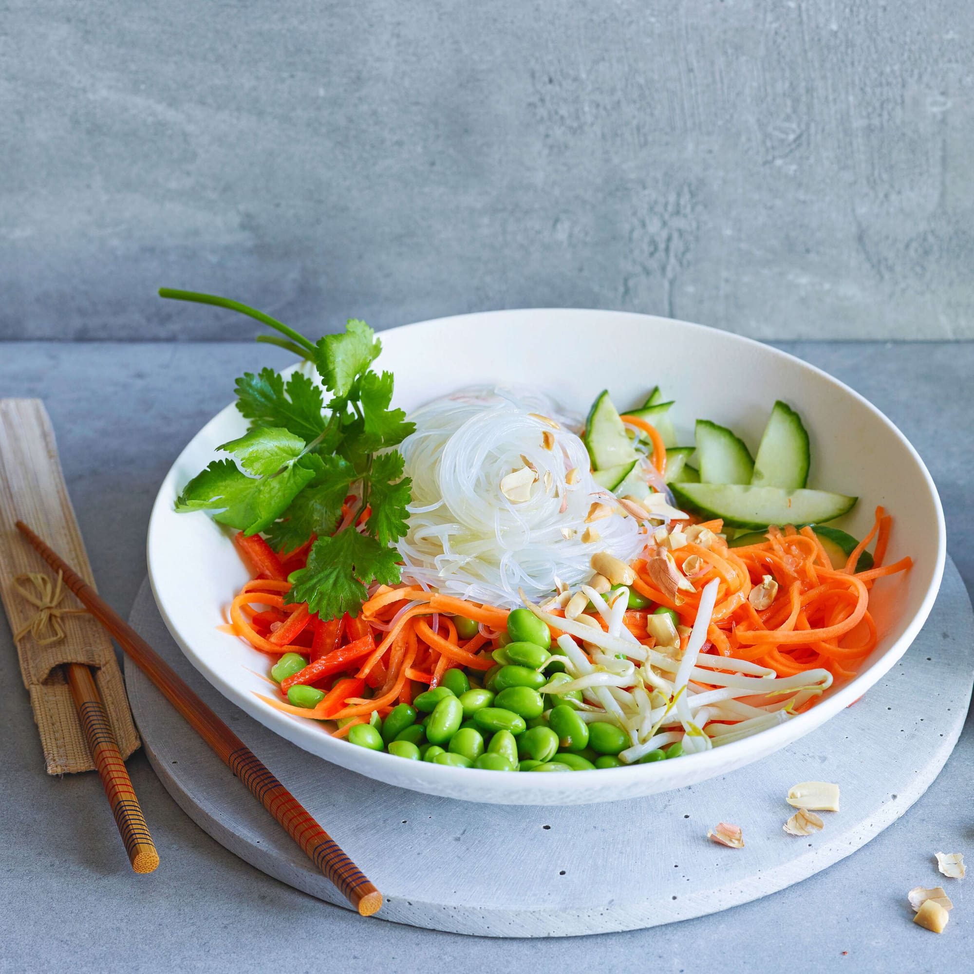 Karotten-Apfelsalat mit Sesamdressing | Rezept