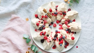 Pavlova alle bacche