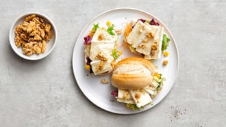Brie-Sandwich mit Baumnüssen
