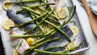 Filetti di trota al forno con asparagi