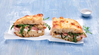 Panino mit Artischocken und Mortadella