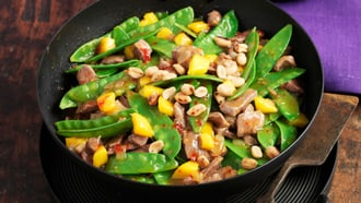 Émincé de bœuf avec mangue et pois mange-tout