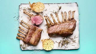 Carré d'agneau sur lit de sel