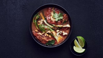 Tomaten-Curry mit Pak-Choi