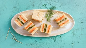 Tramezzini mit Lachs und Kapern