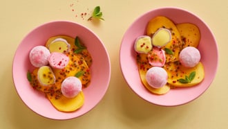 Mochis glacés sur carpaccio de mangue