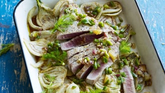Thunfisch auf gebratenem Fenchel mit Peperoni-Salsa