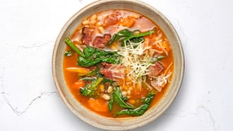 Spinatsuppe mit Bohnen