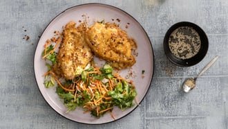 Piccata de poulet avec salade asiatique
