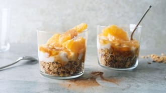 Crema al cocco con mandarini e granola