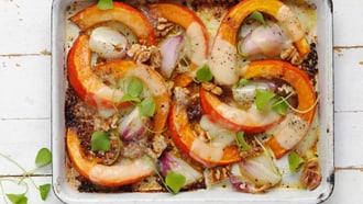 Zucca gratinata con noci e formaggio