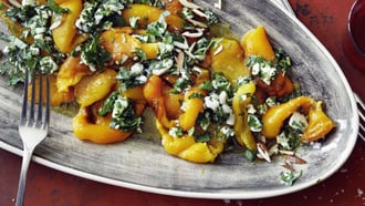 Geröstete Peperoni mit Kräuter-Käse