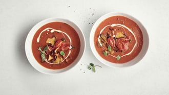 Tomatensuppe mit Pilzen